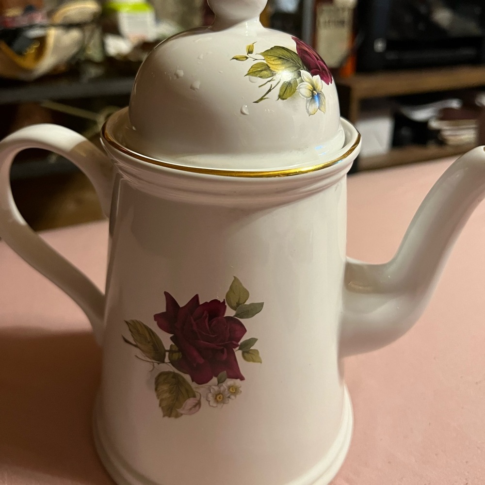 Vintage Arthur Wood teapot with Red Roses & White Flowers